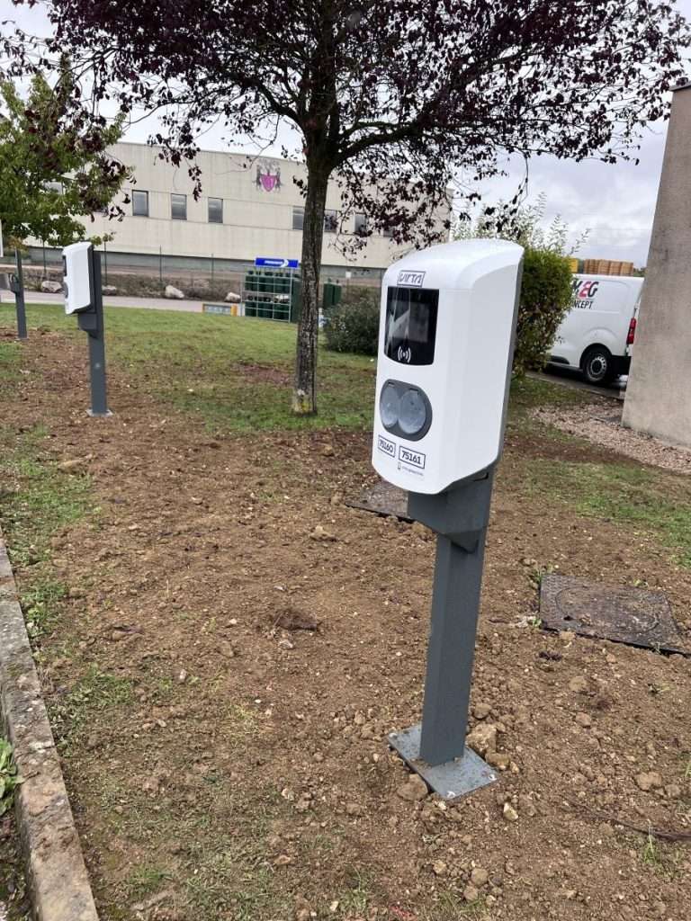 borne de recharge 22kw pro parking de bureaux saint maurice de beynost